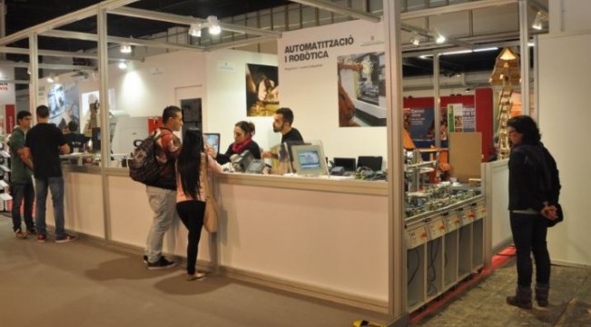 L'Institut Palau Ausit present al Saló Ensenyament 2015 - Automatització i robòtica