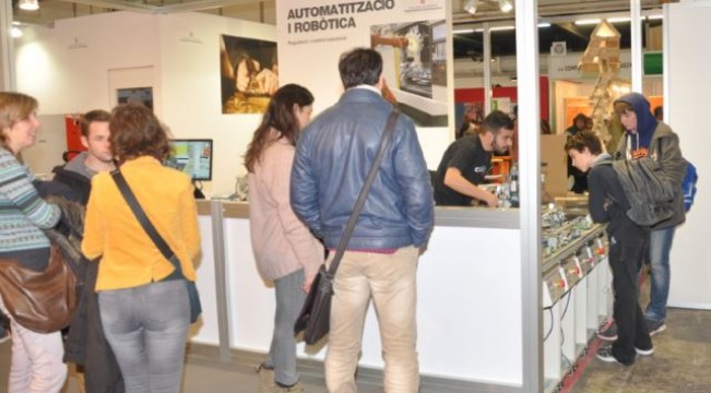 L'Institut Palau Ausit present al Saló Ensenyament 2015 - Automatització i robòtica